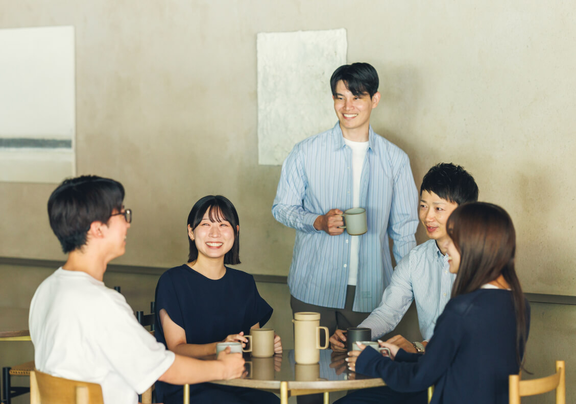 社内で話を聞くLANDICのメンバー
